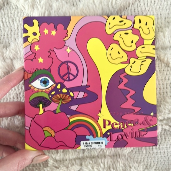 ♥️ Brand New! Urban Outfitters Kara Beauty PEACE & LOVIN' Eye Palette - Picture 9 of 11